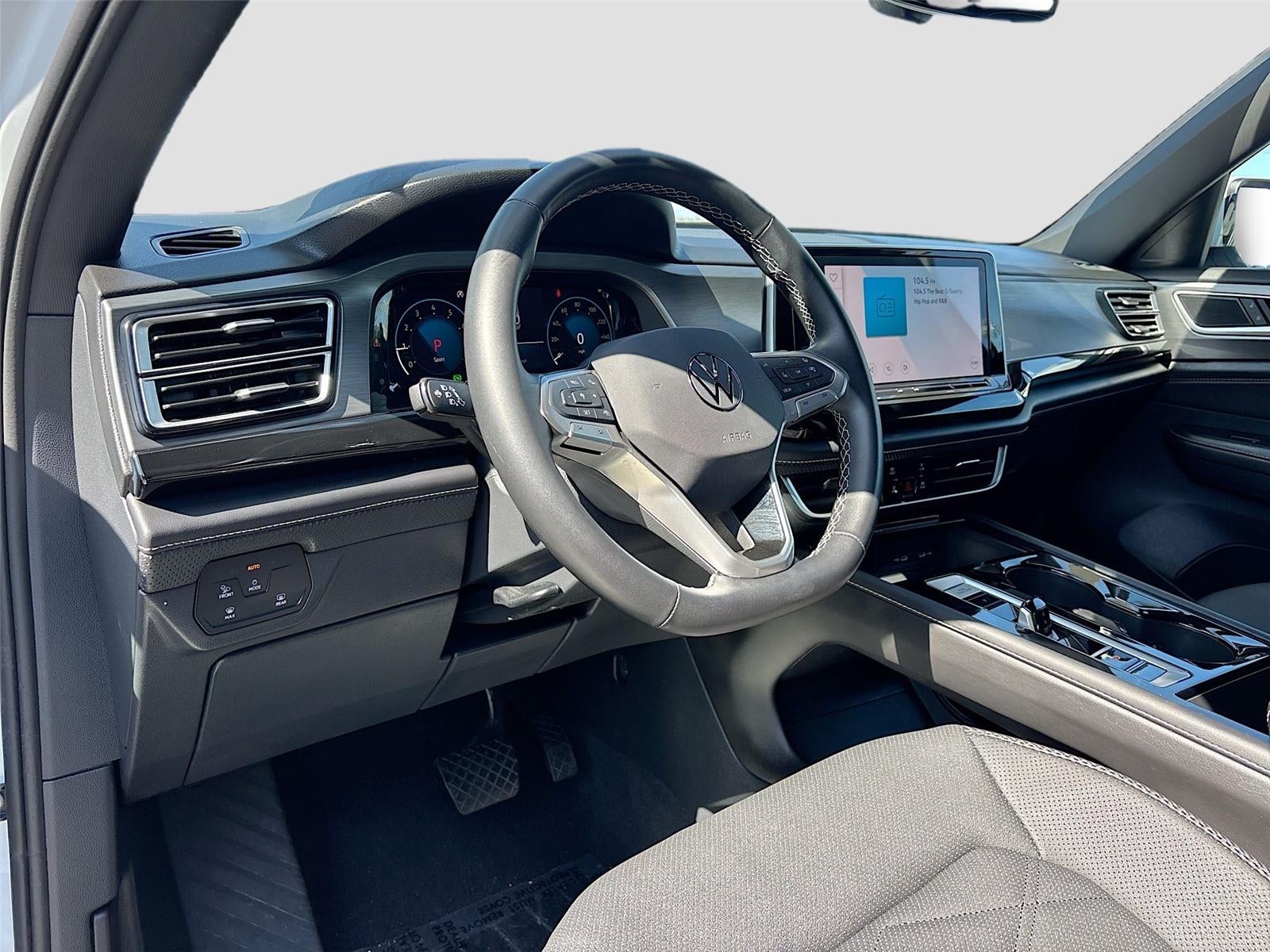 2025 Volkswagen Atlas Cross Sport 2.0T SE w/Technology