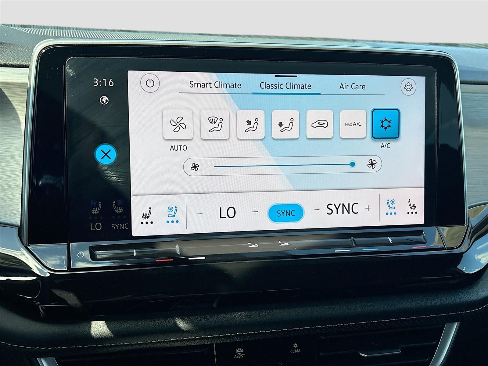 2025 Volkswagen Atlas Cross Sport 2.0T SE w/Technology