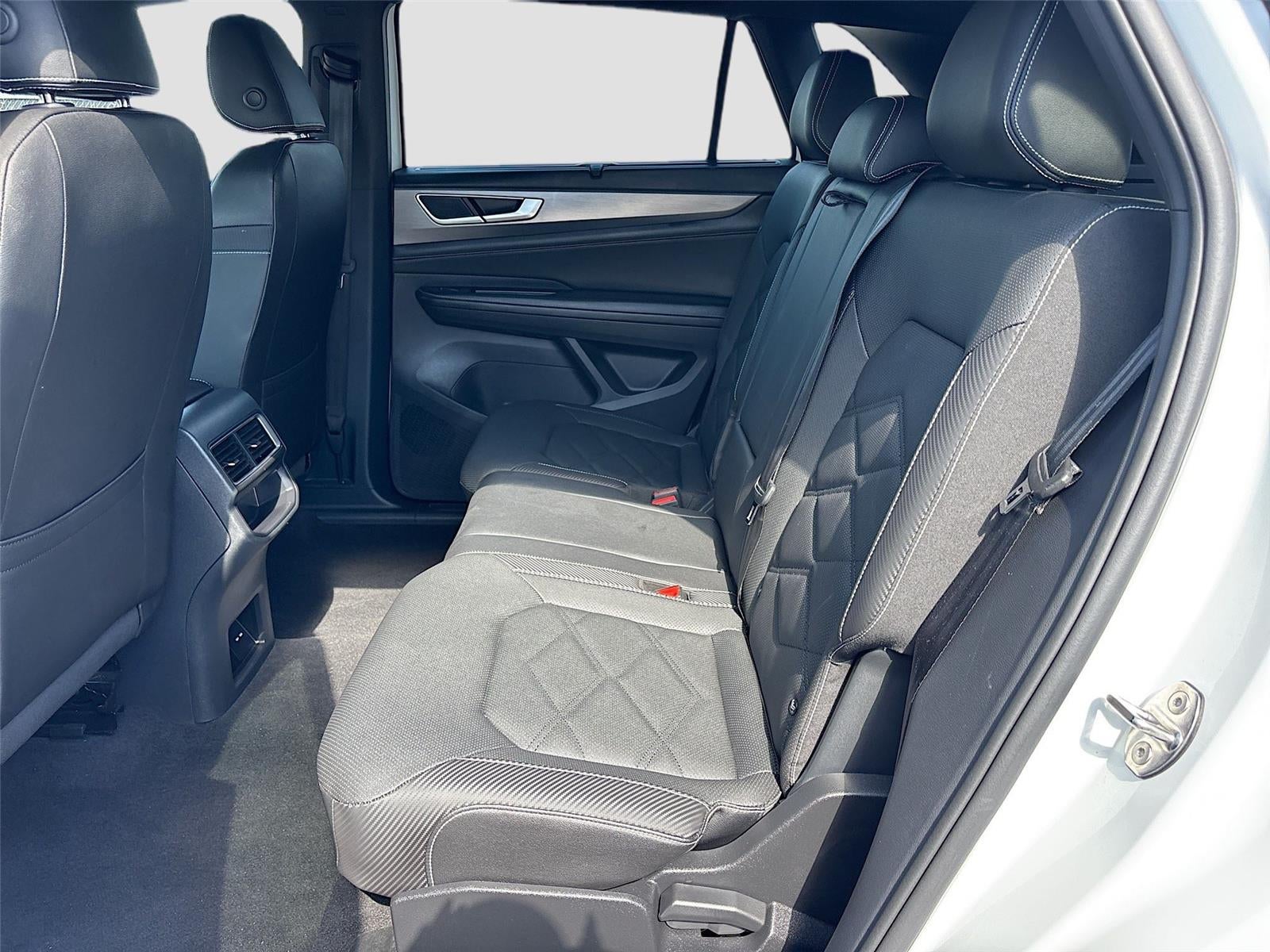 2025 Volkswagen Atlas Cross Sport 2.0T SE w/Technology