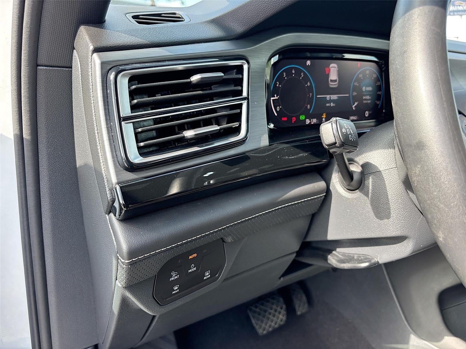 2025 Volkswagen Atlas Cross Sport 2.0T SE w/Technology