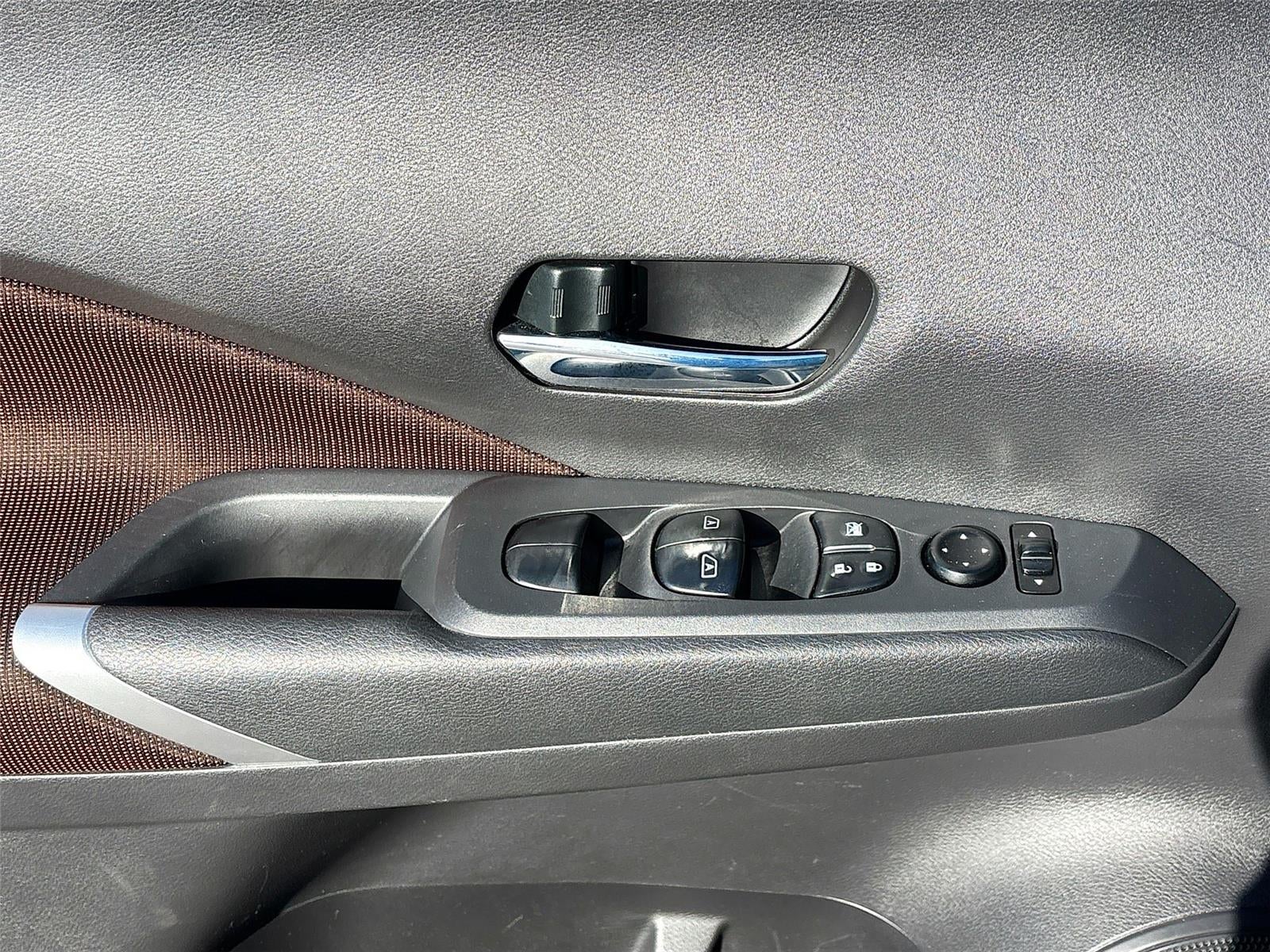 2021 Nissan Kicks SR