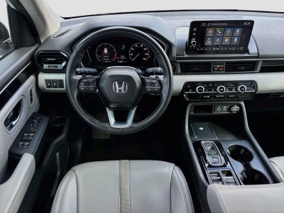 2023 Honda Pilot EX-L w/Rear Captain's Chairs