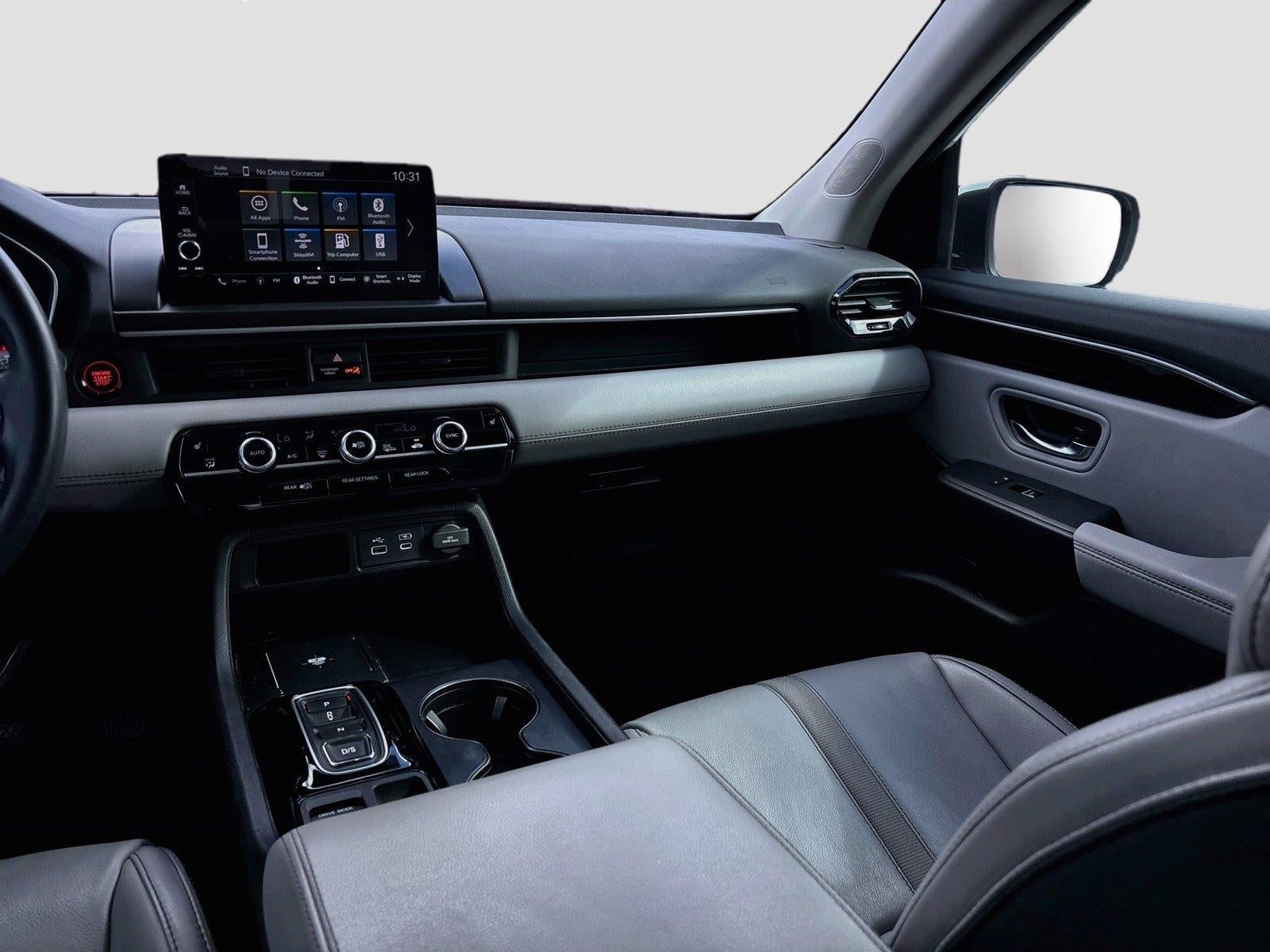 2023 Honda Pilot EX-L w/Rear Captain's Chairs