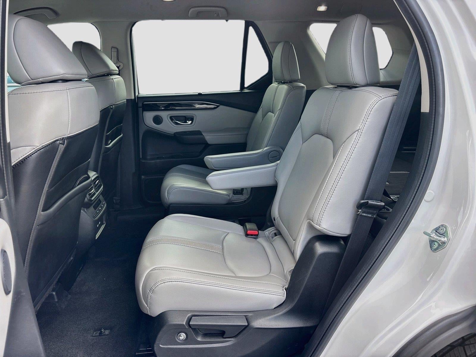 2023 Honda Pilot EX-L w/Rear Captain's Chairs