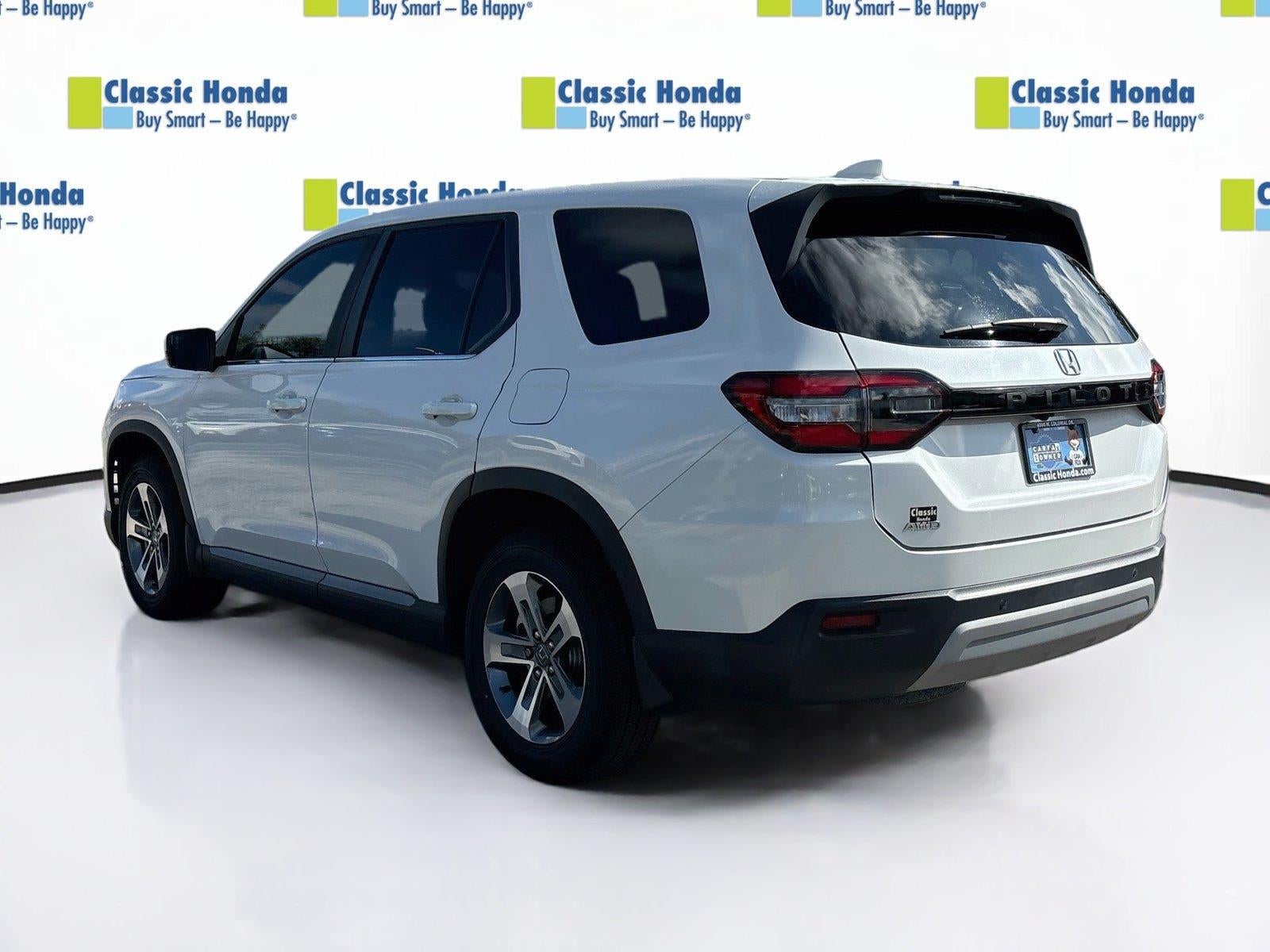 2023 Honda Pilot EX-L w/Rear Captain's Chairs