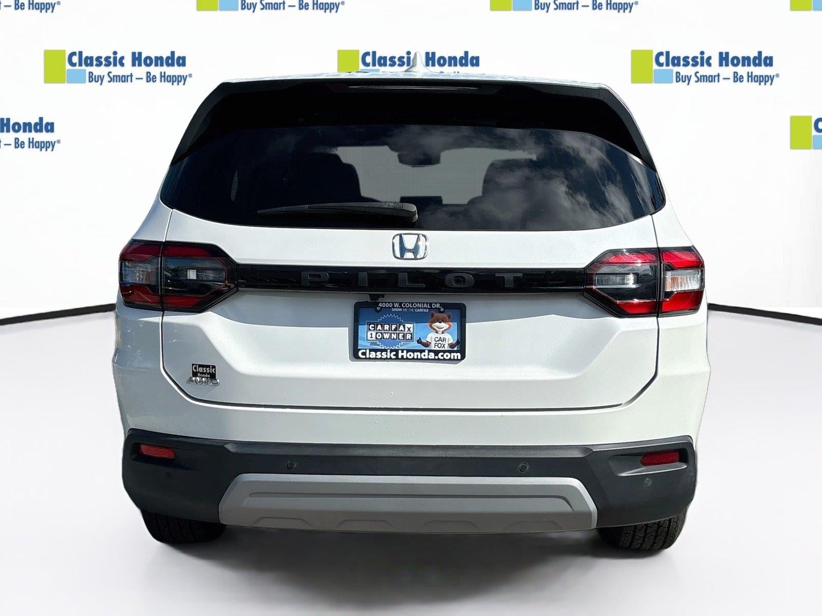2023 Honda Pilot EX-L w/Rear Captain's Chairs
