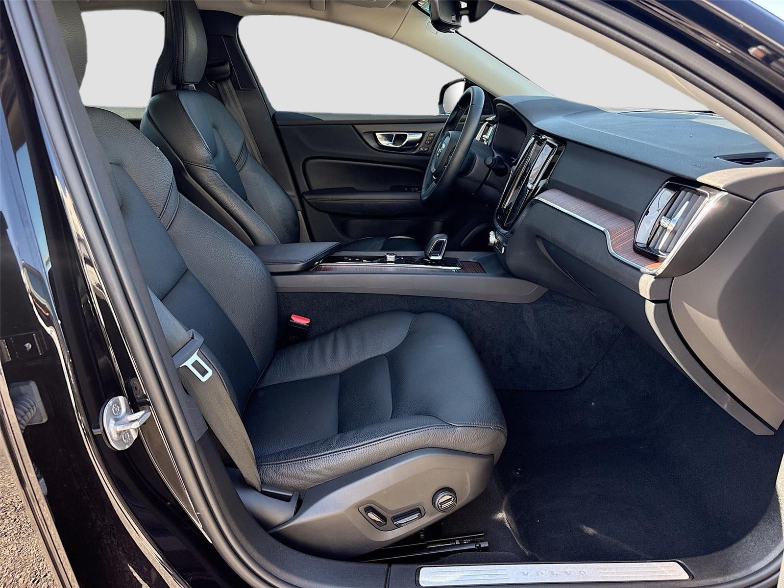 2024 Volvo S60 Plus Dark Theme