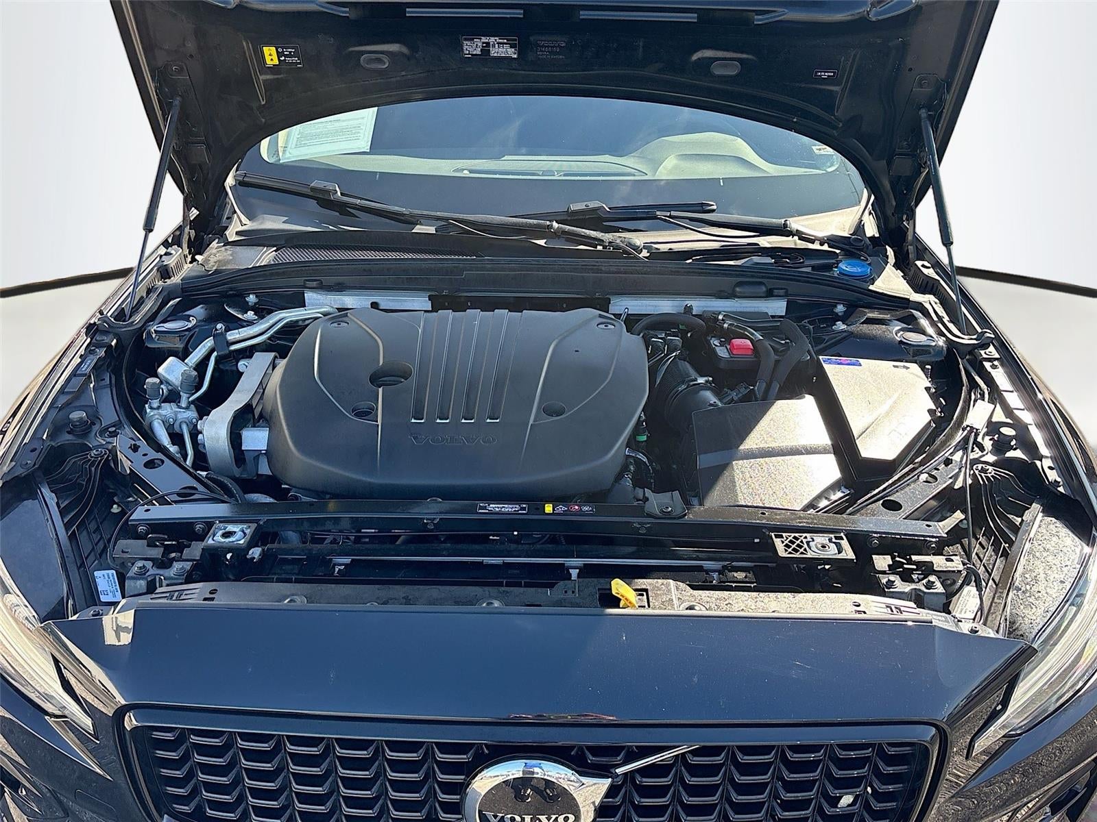 2024 Volvo S60 Plus Dark Theme