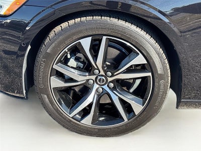 2024 Volvo S60 Plus Dark Theme