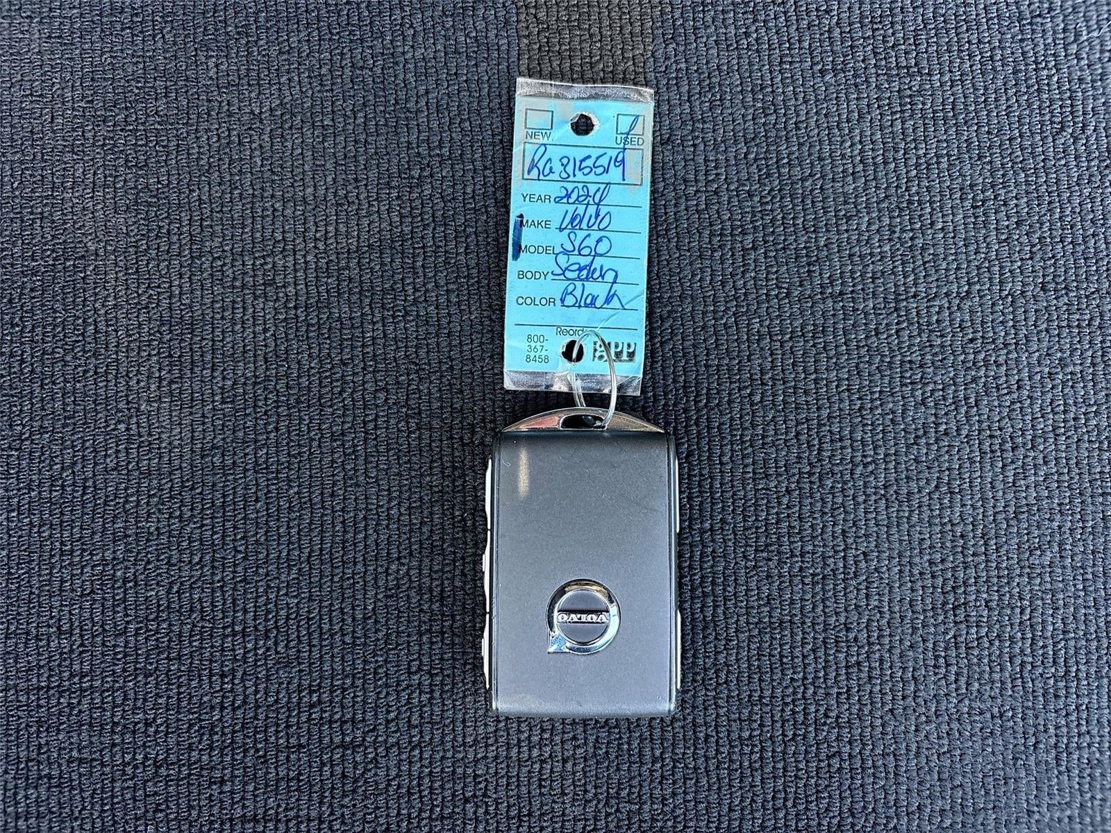 2024 Volvo S60 Plus Dark Theme