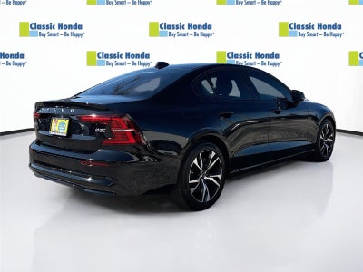 2024 Volvo S60 Plus Dark Theme