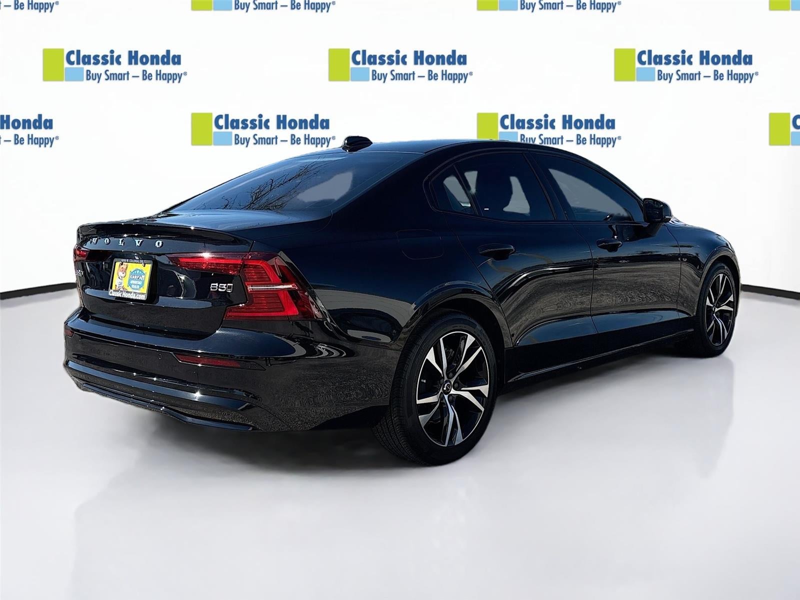 2024 Volvo S60 Plus Dark Theme