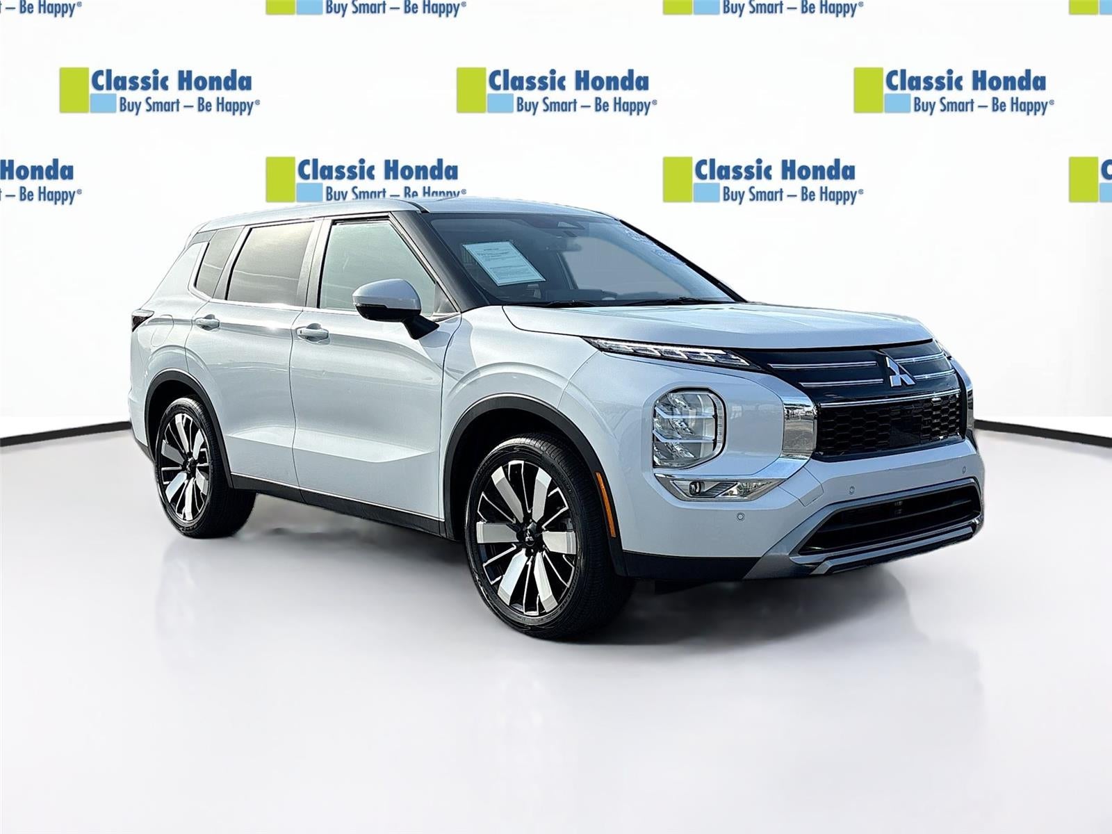 2025 Mitsubishi Outlander SE 2WD's photo