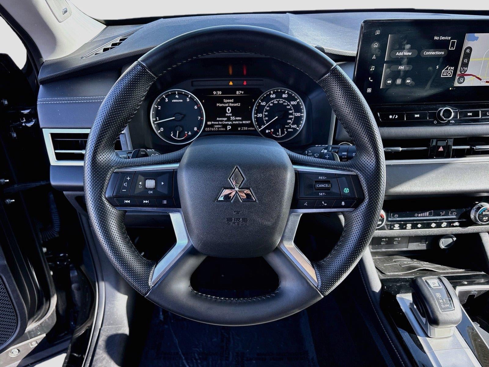 2025 Mitsubishi Outlander SE - Photo 13
