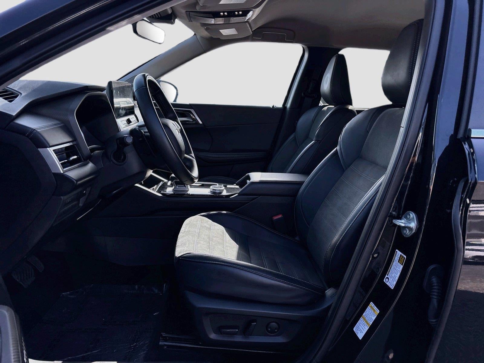 2025 Mitsubishi Outlander SE - Photo 26