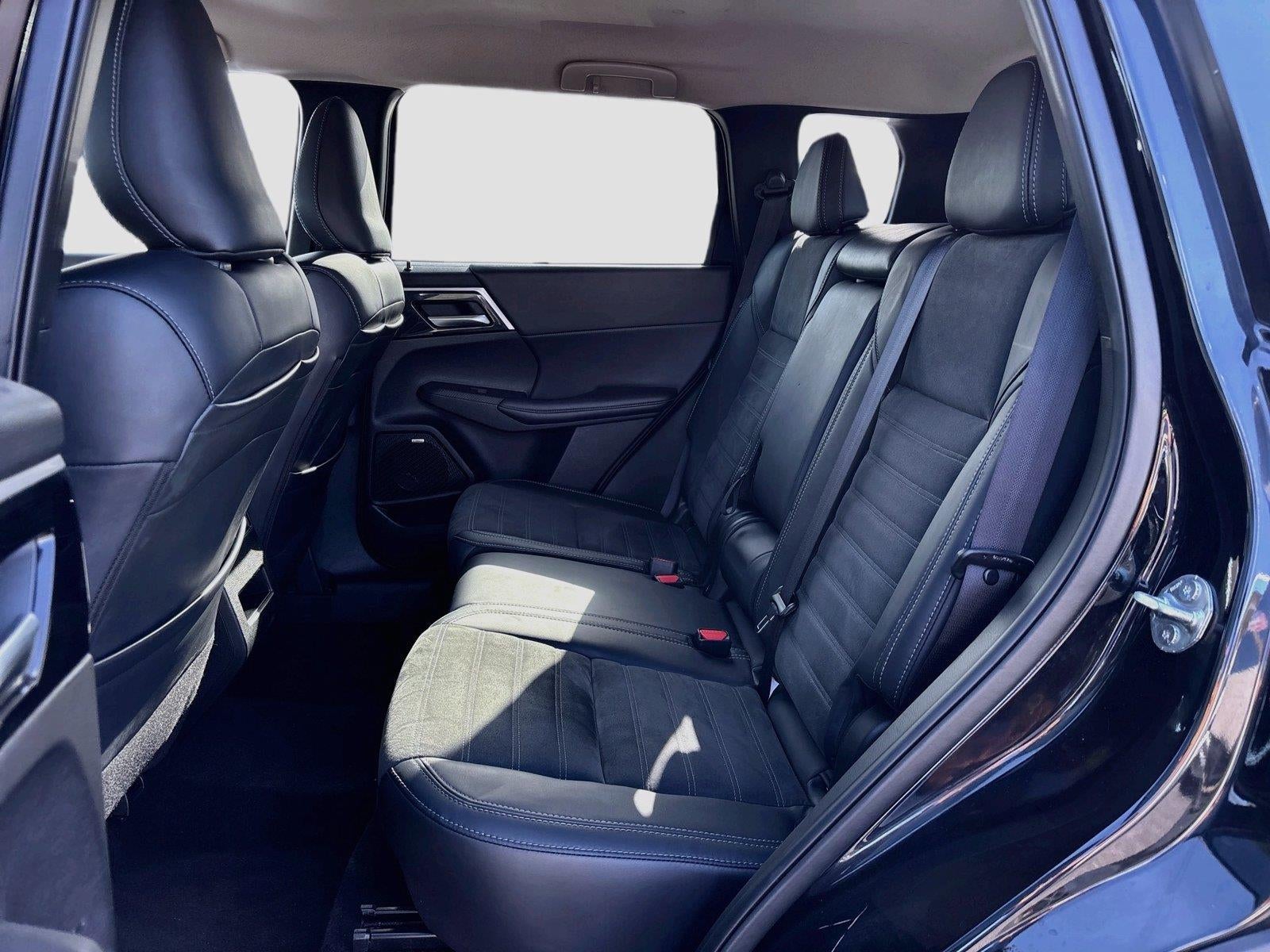 2025 Mitsubishi Outlander SE - Photo 29