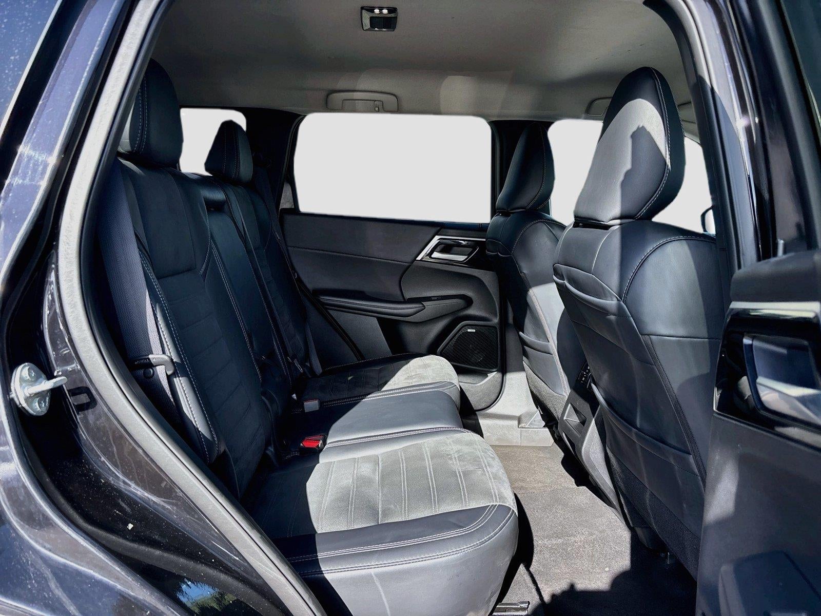 2025 Mitsubishi Outlander SE - Photo 33
