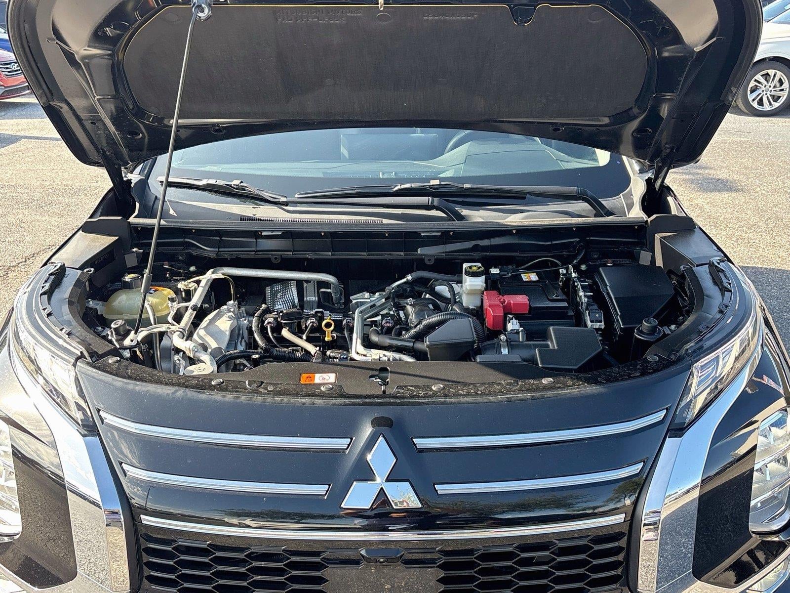 2025 Mitsubishi Outlander SE - Photo 36