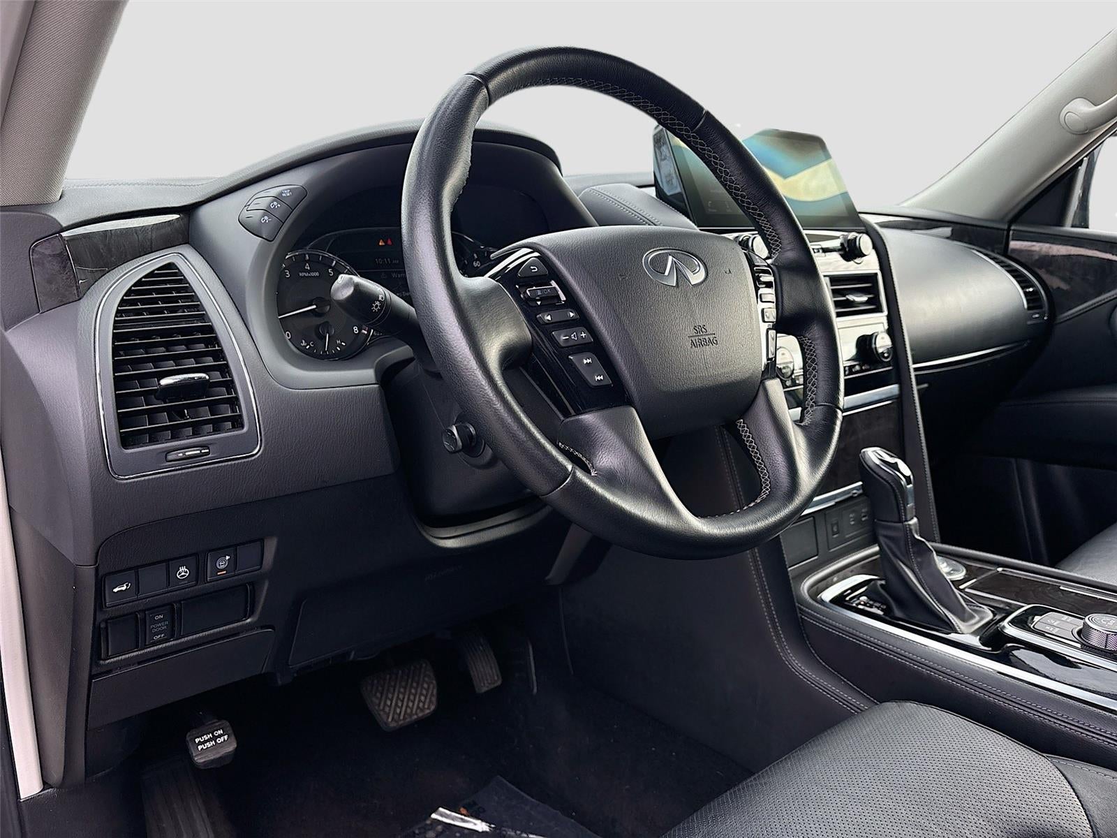 2024 INFINITI QX80 LUXE