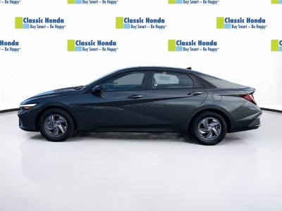 2024 Hyundai Elantra SE