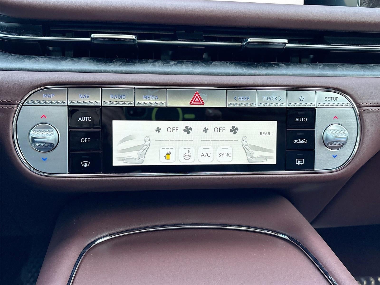 2025 Genesis G90 e-SC