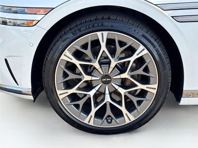 2025 Genesis G90 e-SC