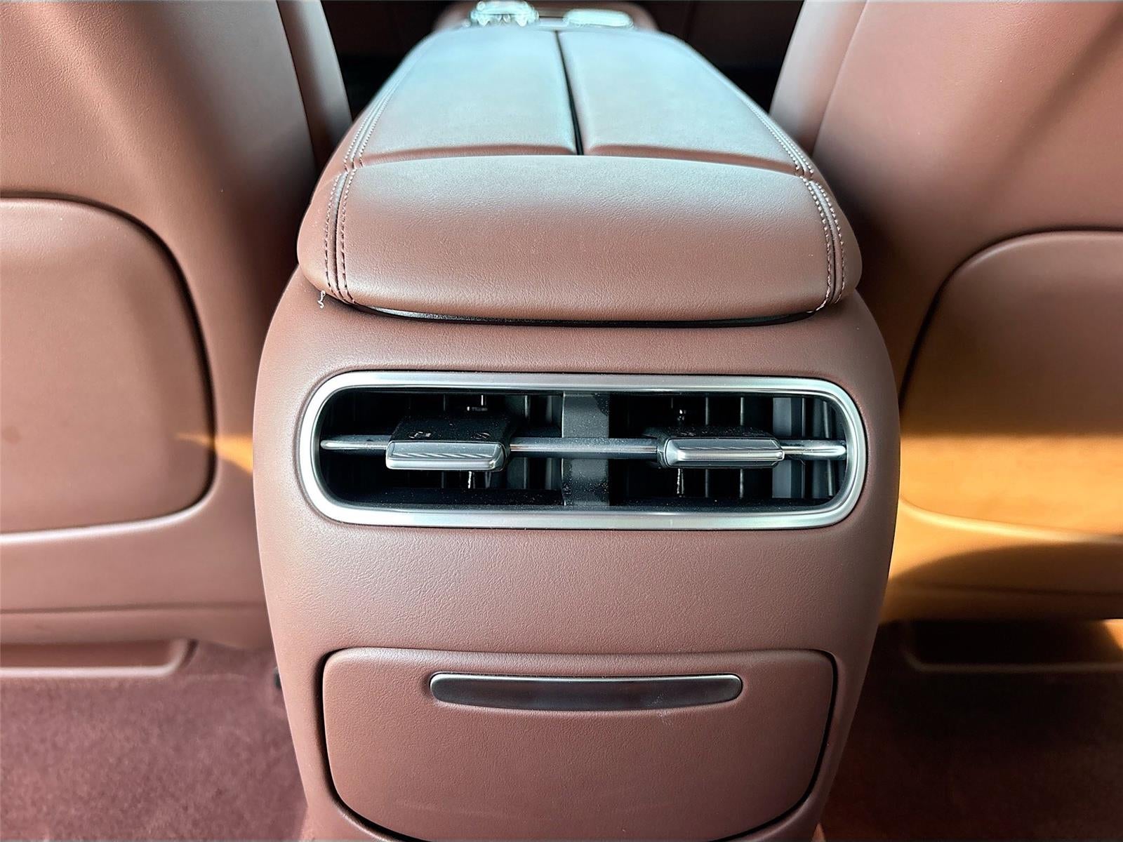 2025 Genesis G90 e-SC