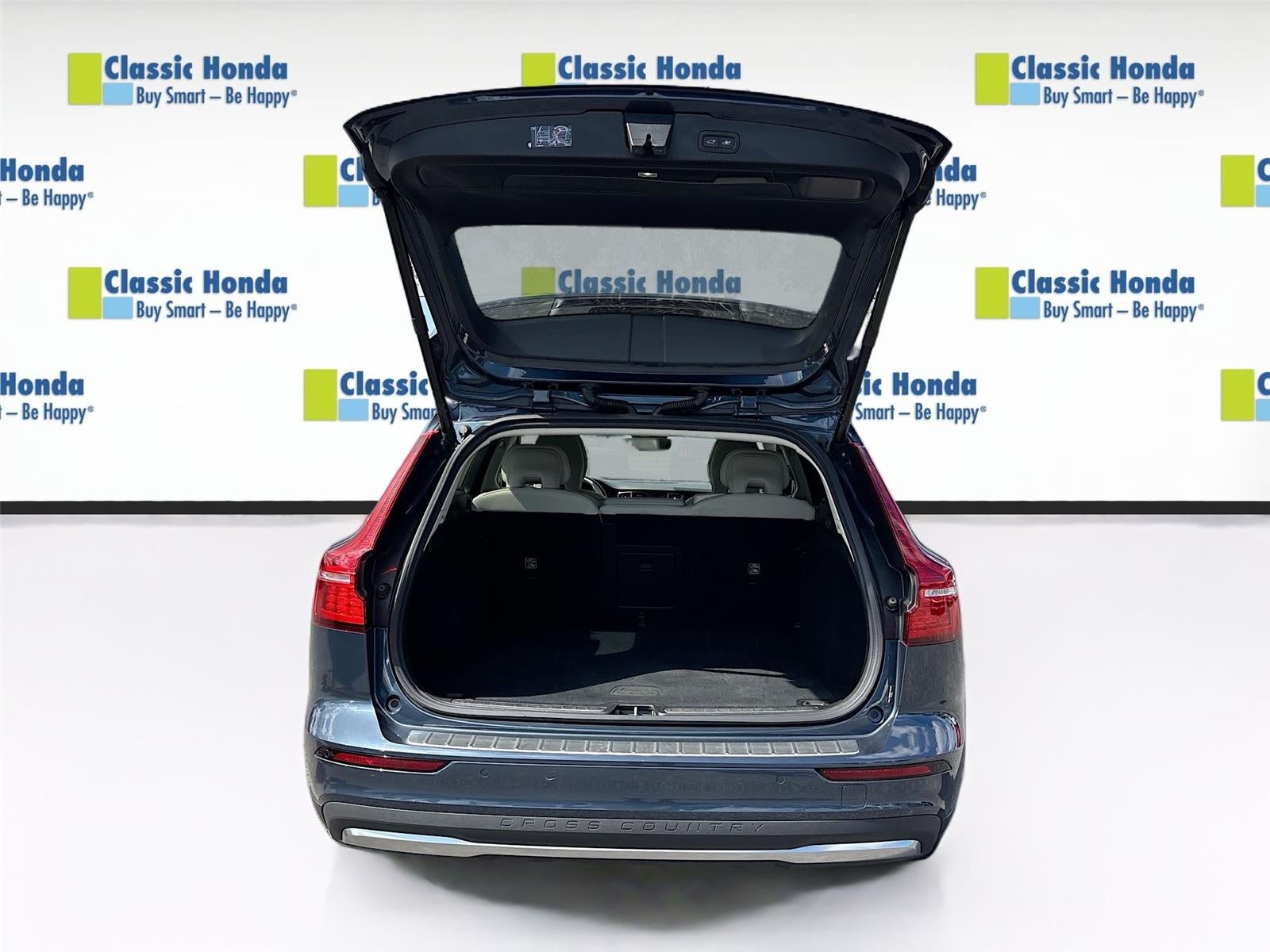 2025 Volvo V60 Cross Country Plus