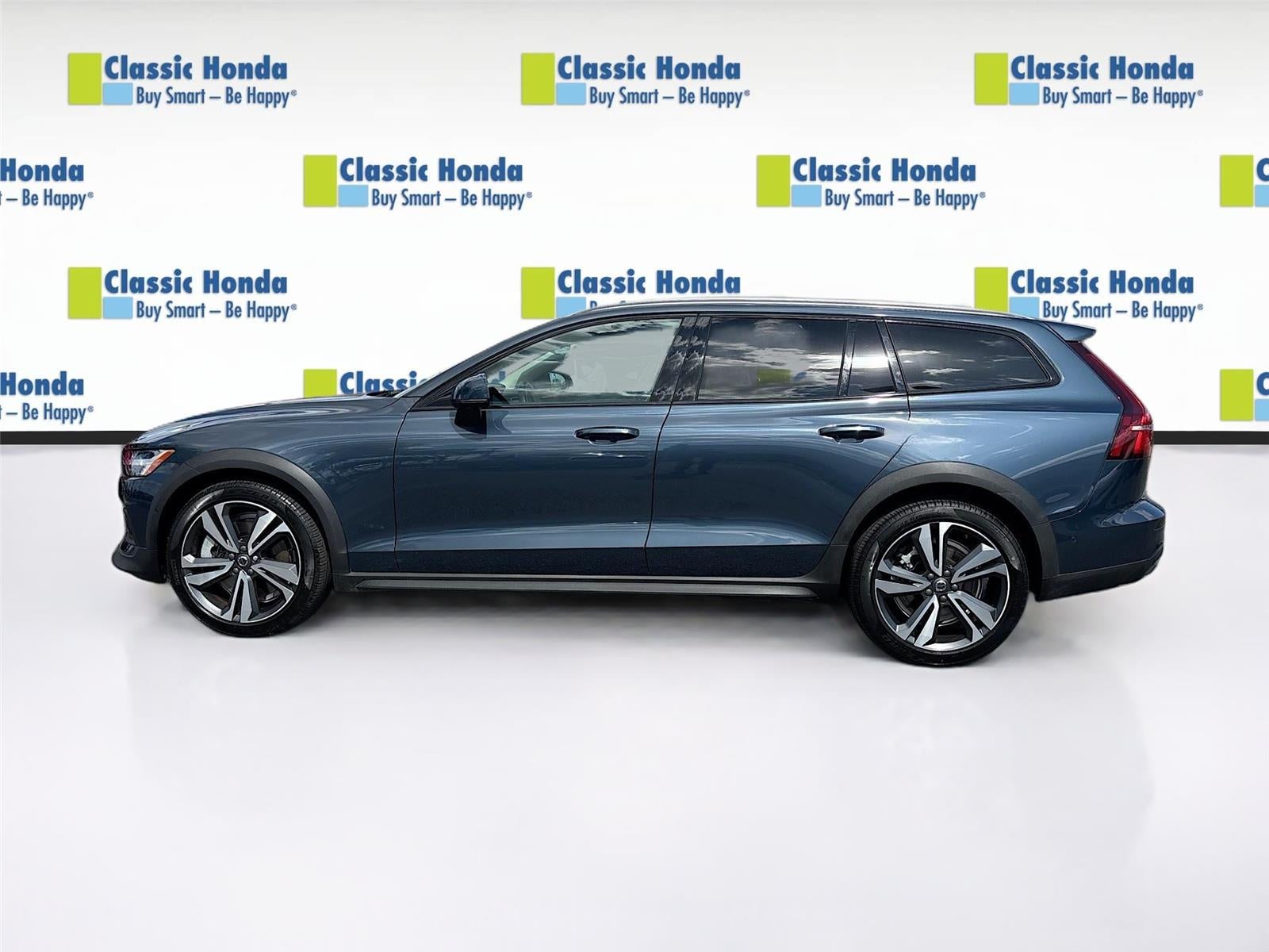 2025 Volvo V60 Cross Country Plus