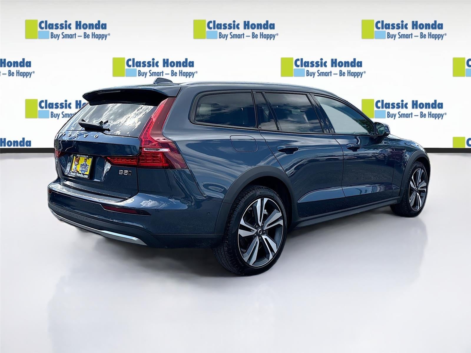 2025 Volvo V60 Cross Country Plus