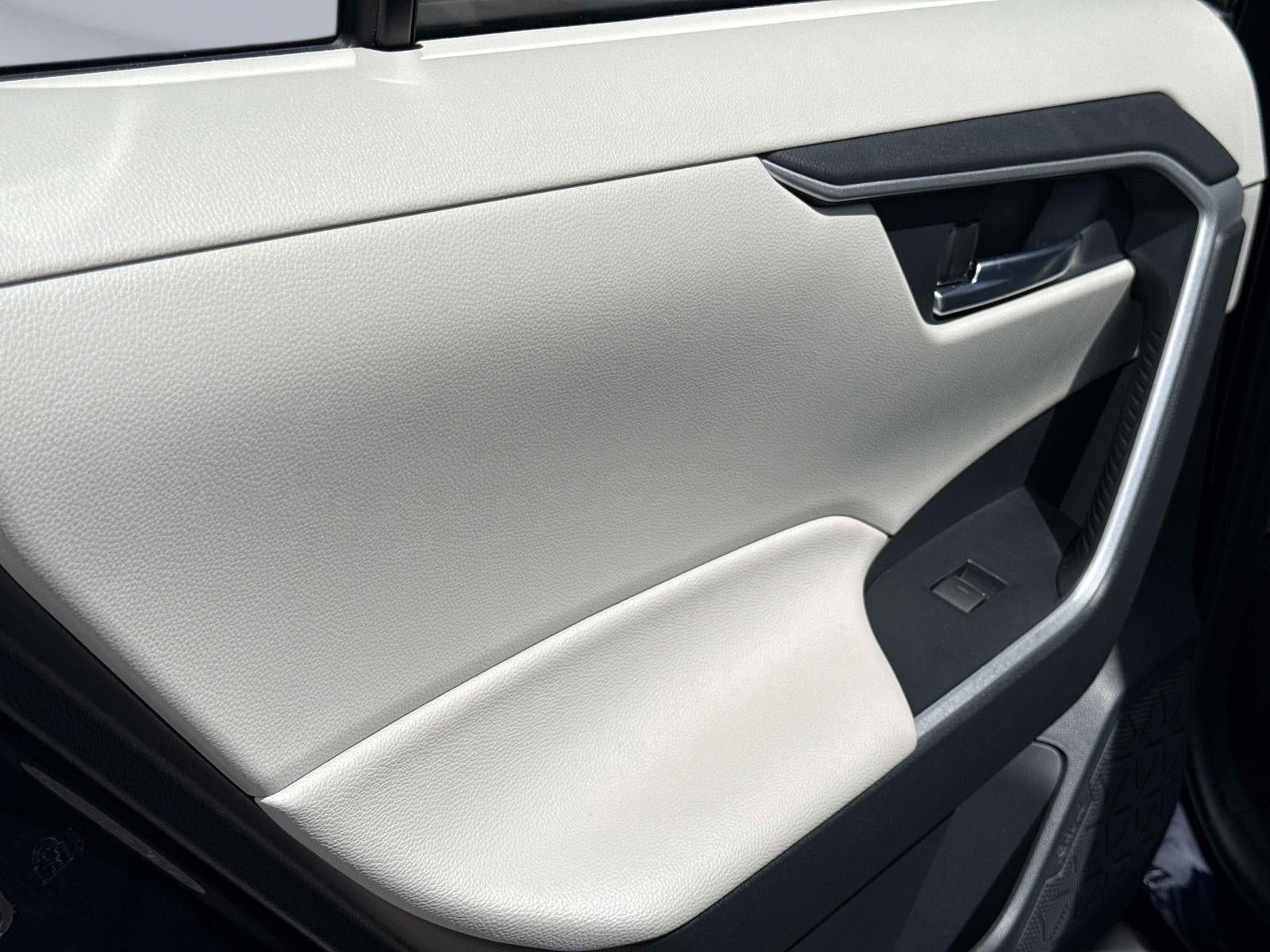 2025 Toyota RAV4 Hybrid XLE Premium