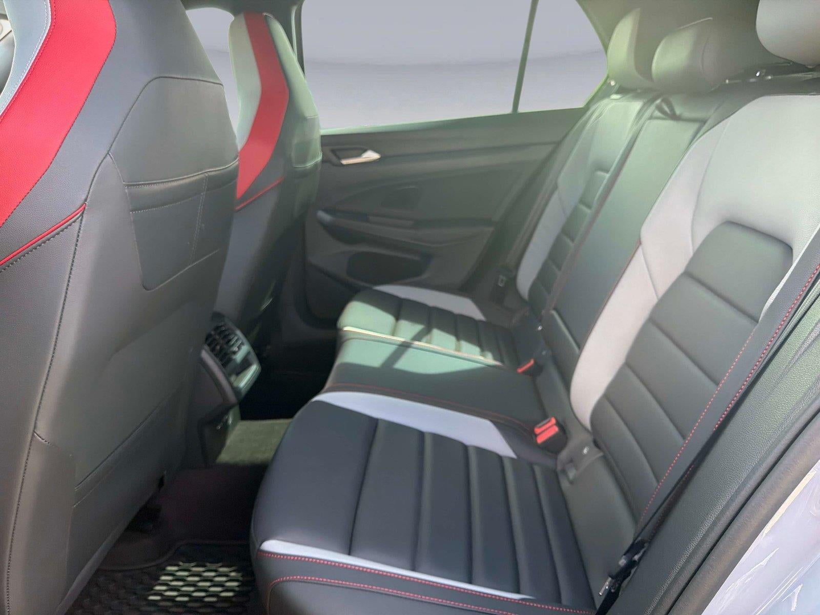 2025 Volkswagen Golf GTI SE