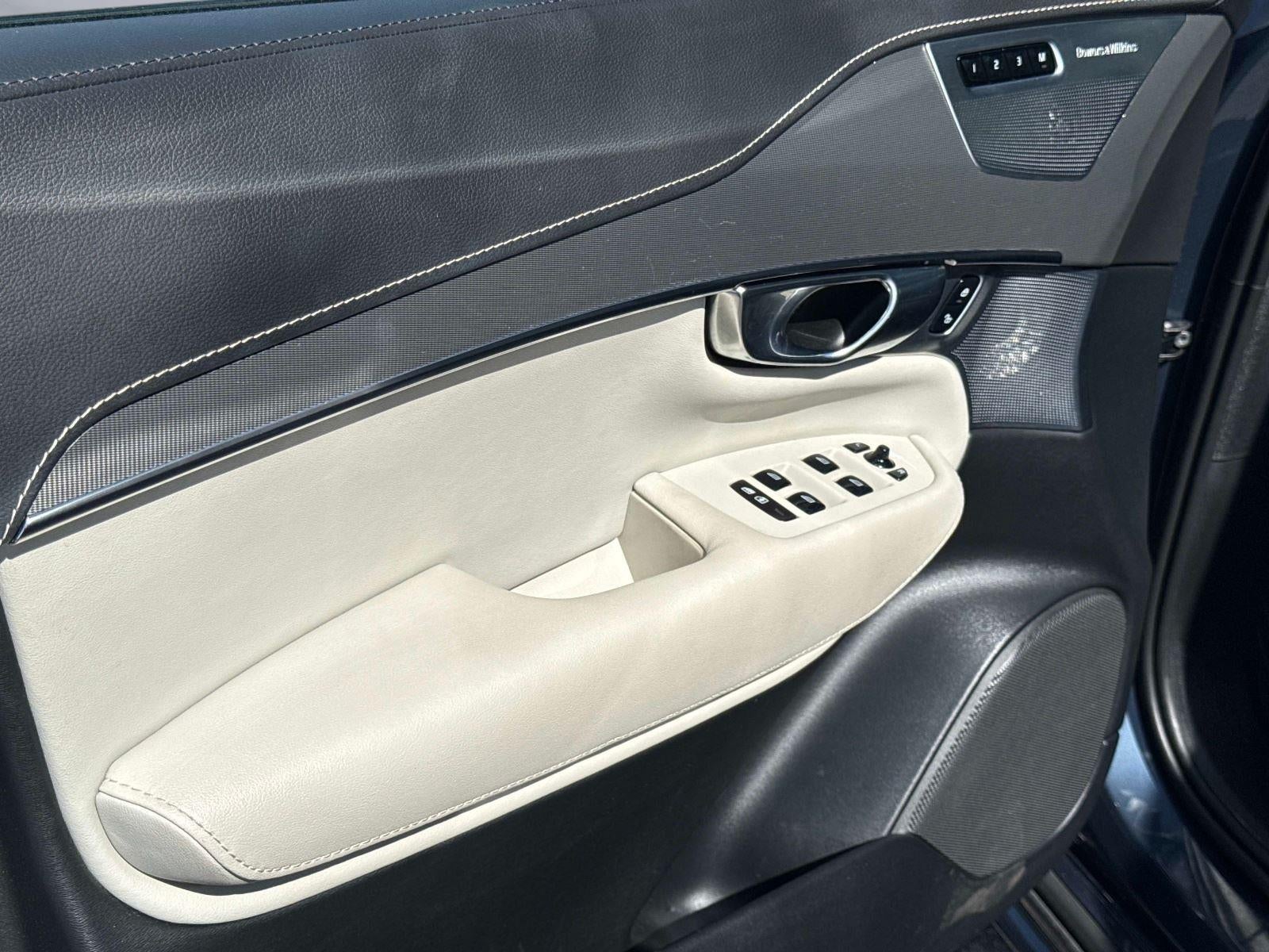 2022 Volvo XC90 Recharge Plug-In Hybrid R-Design