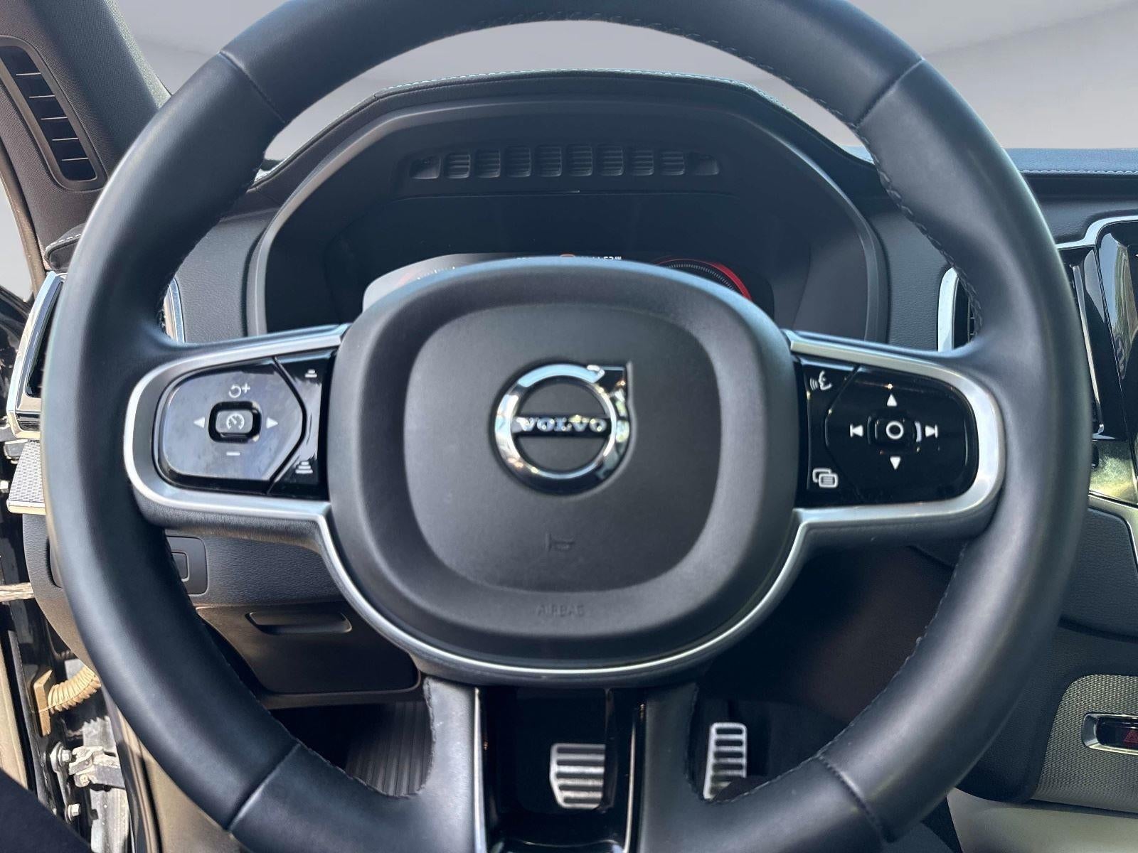 2022 Volvo XC90 Recharge Plug-In Hybrid R-Design