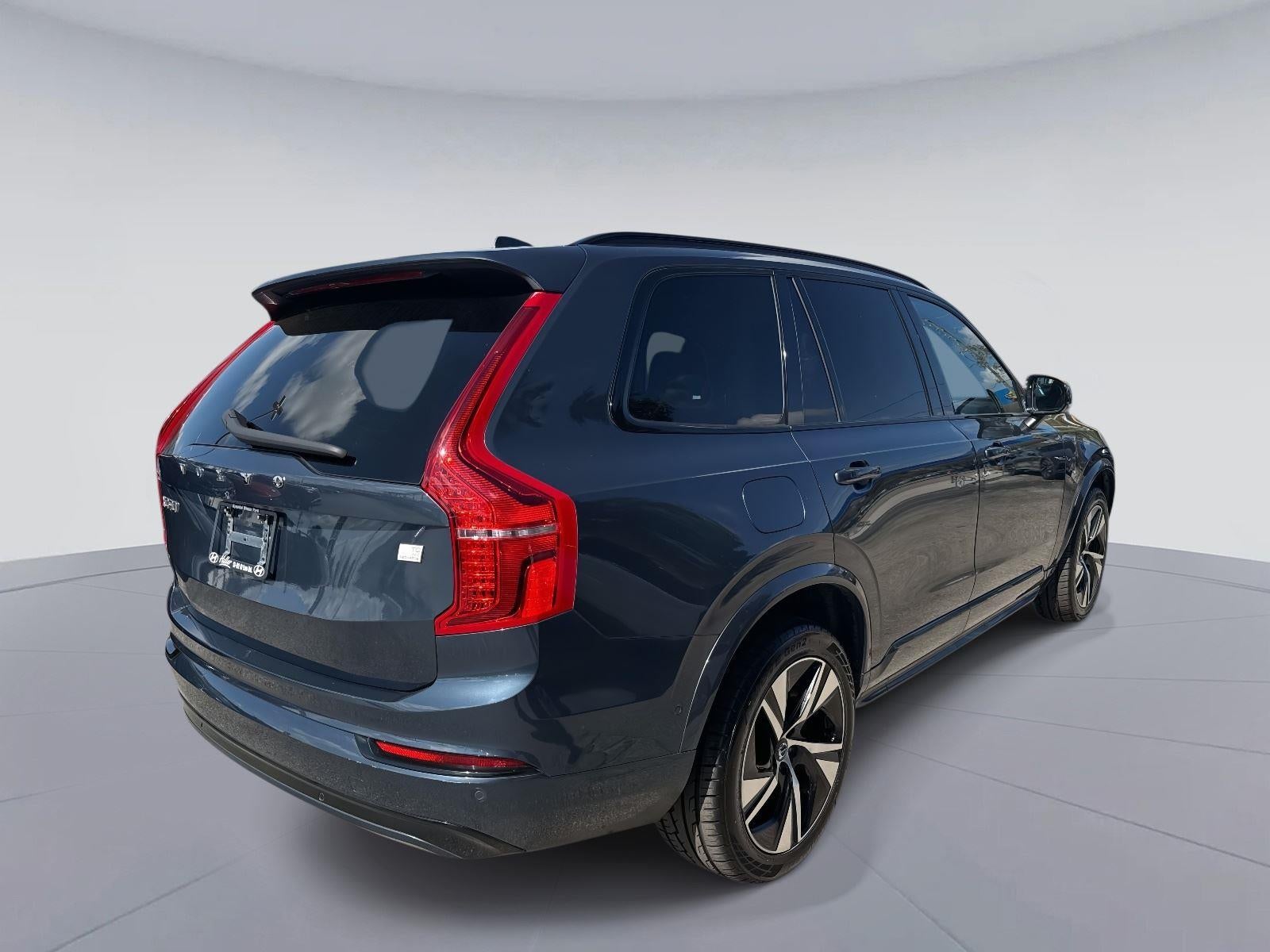 2022 Volvo XC90 Recharge Plug-In Hybrid R-Design