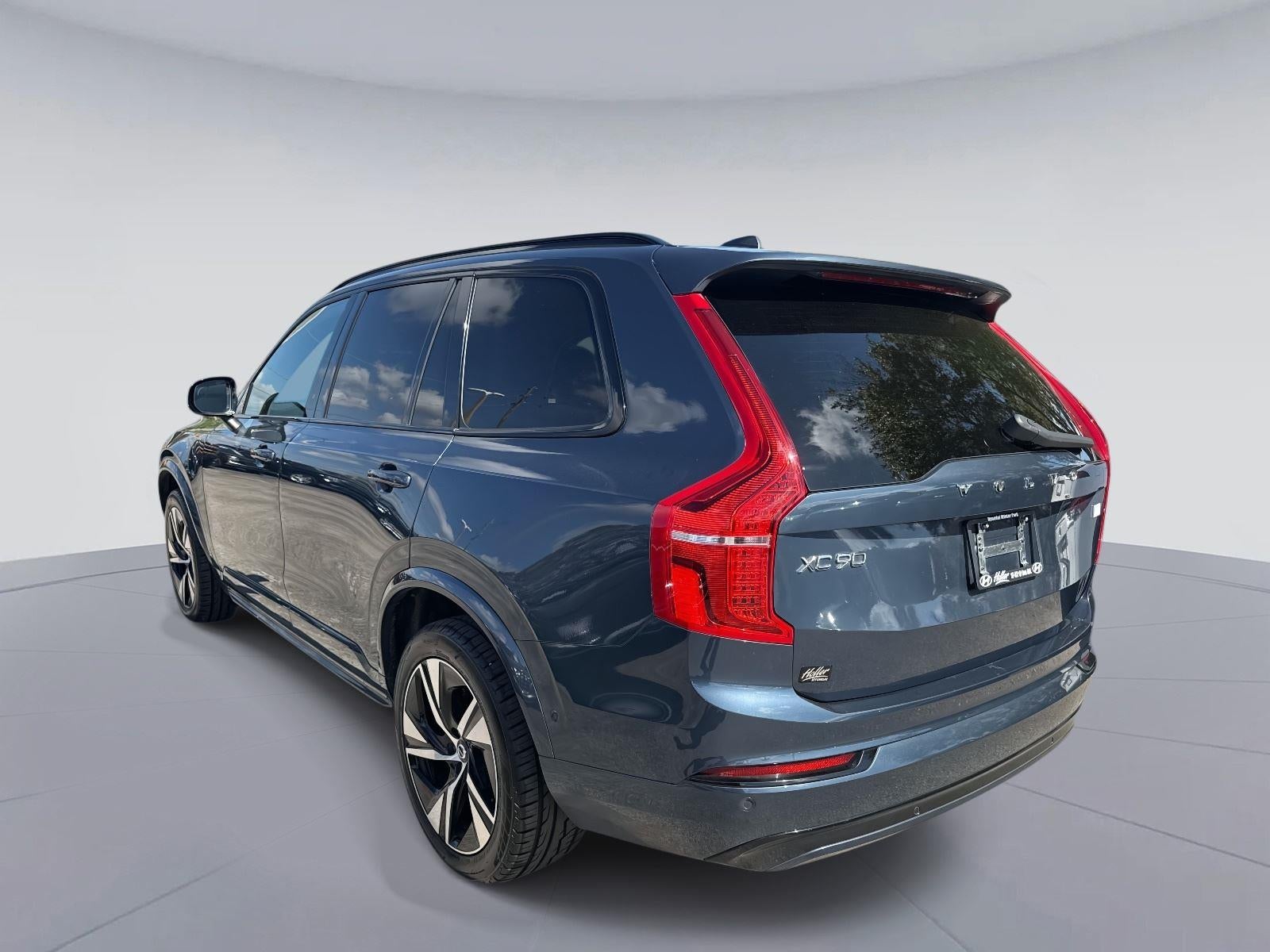 2022 Volvo XC90 Recharge Plug-In Hybrid R-Design