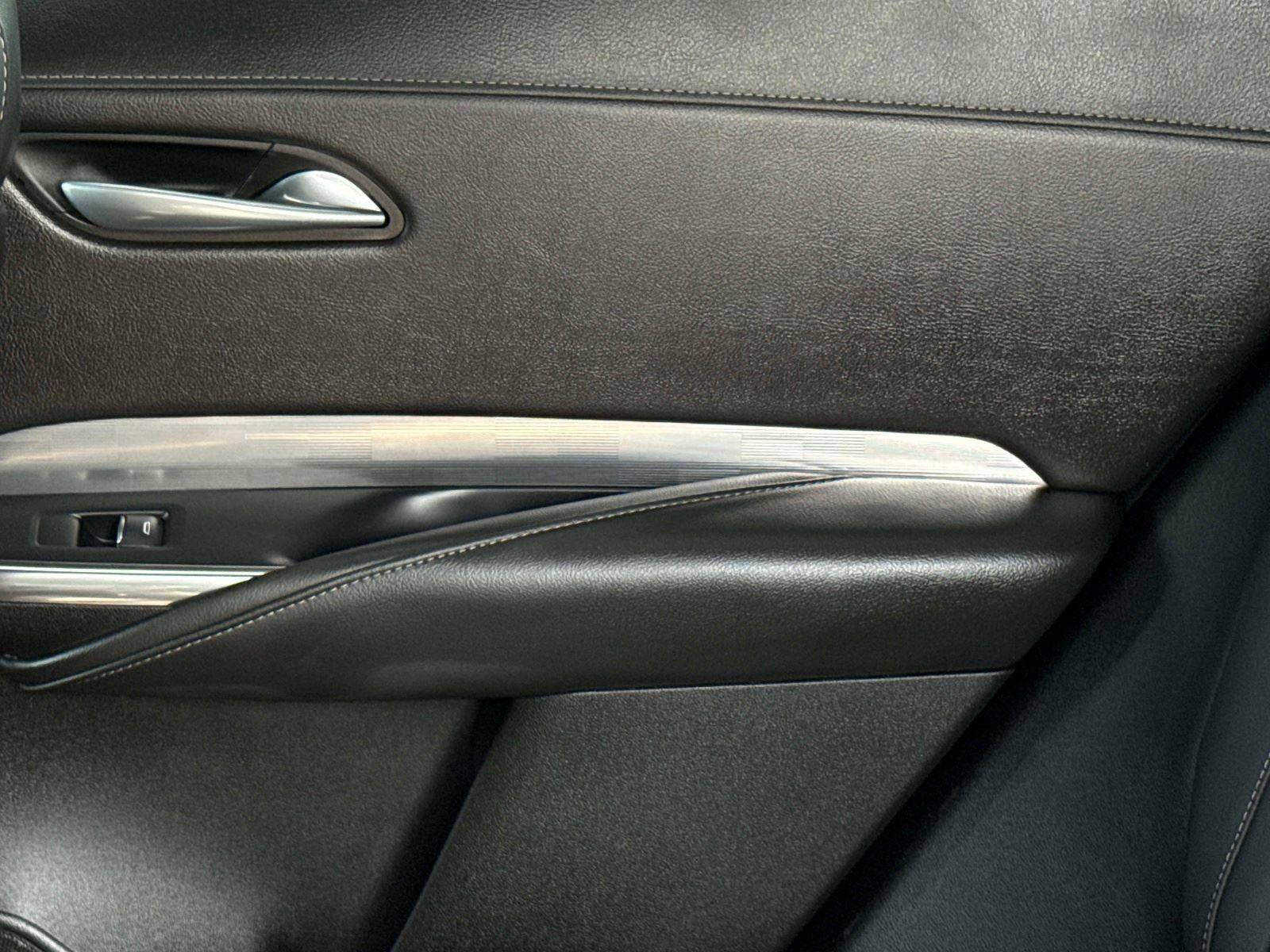 2025 Cadillac XT4 FWD Premium Luxury