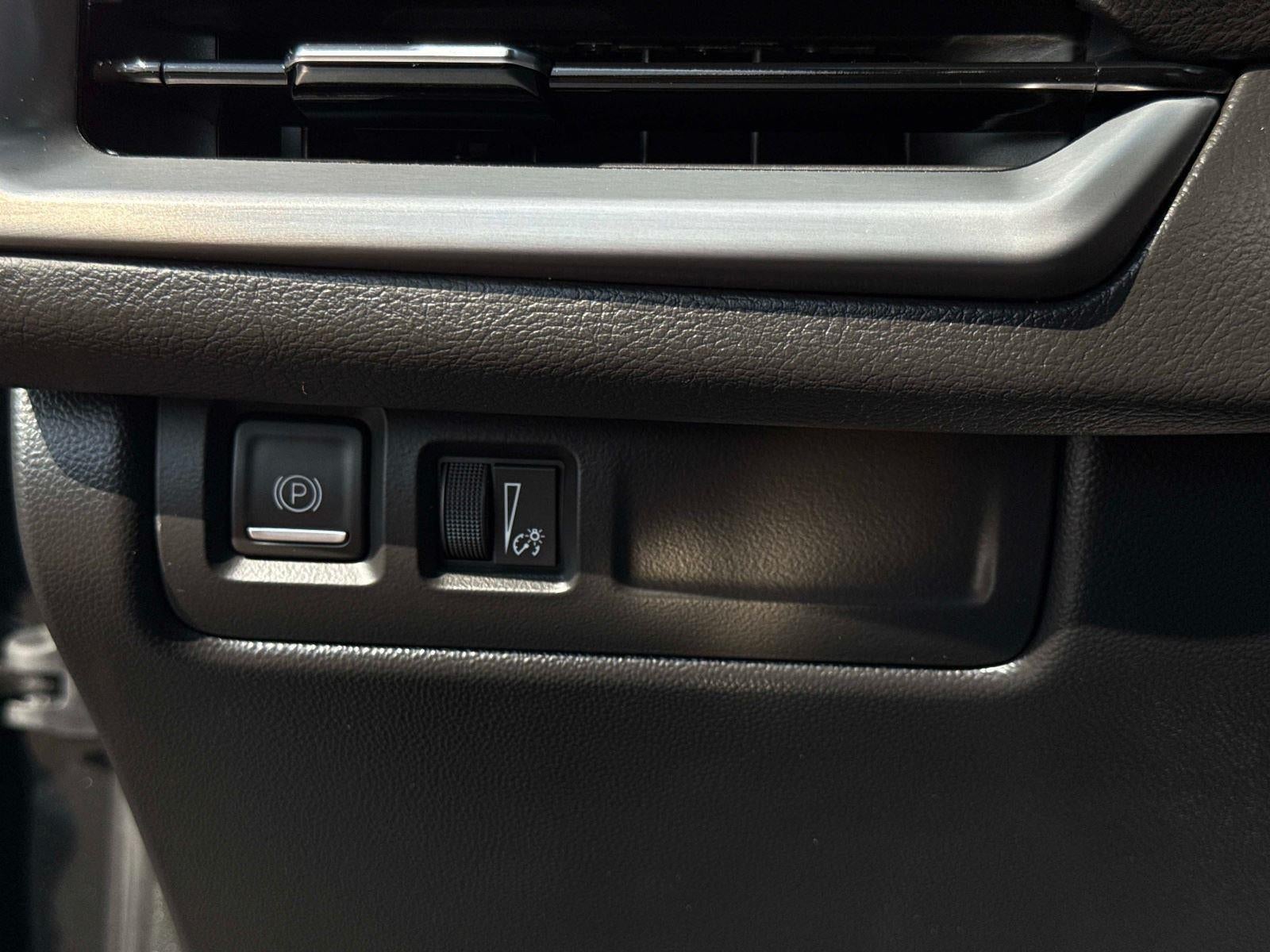 2025 Cadillac XT4 FWD Premium Luxury