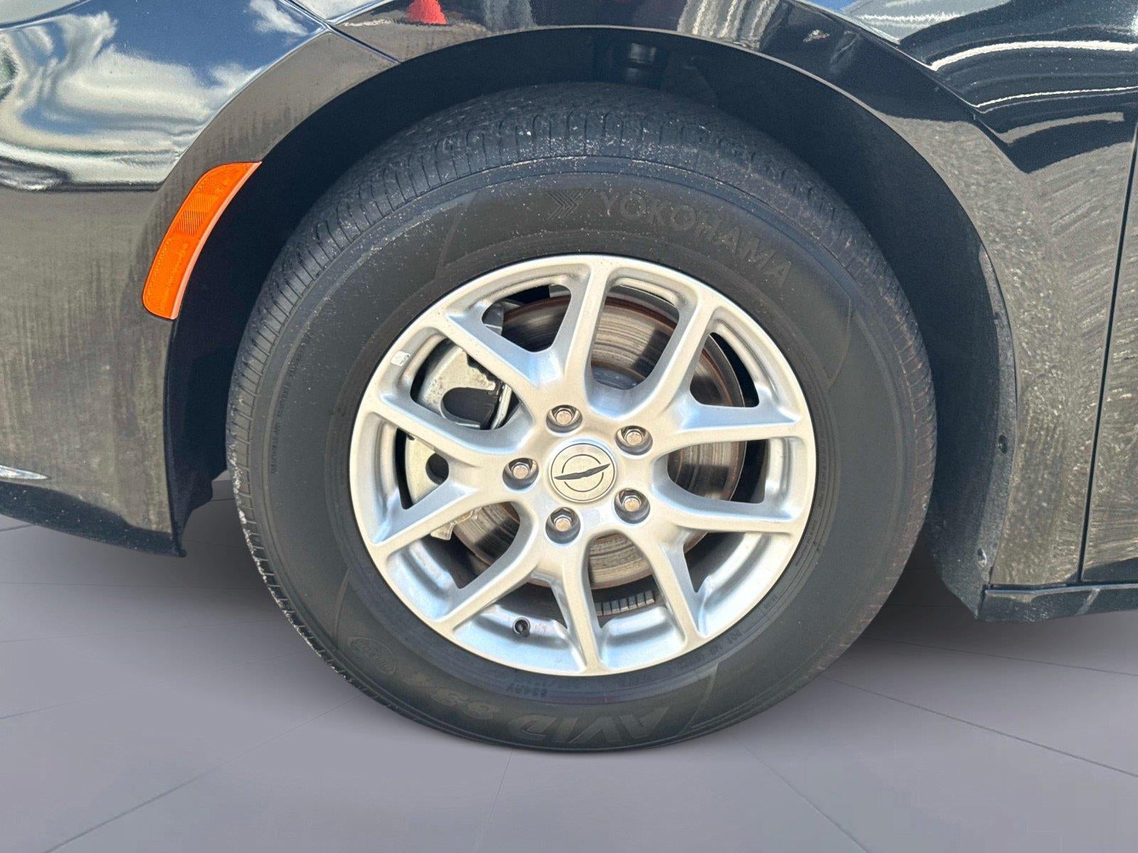 2025 Chrysler Pacifica Select