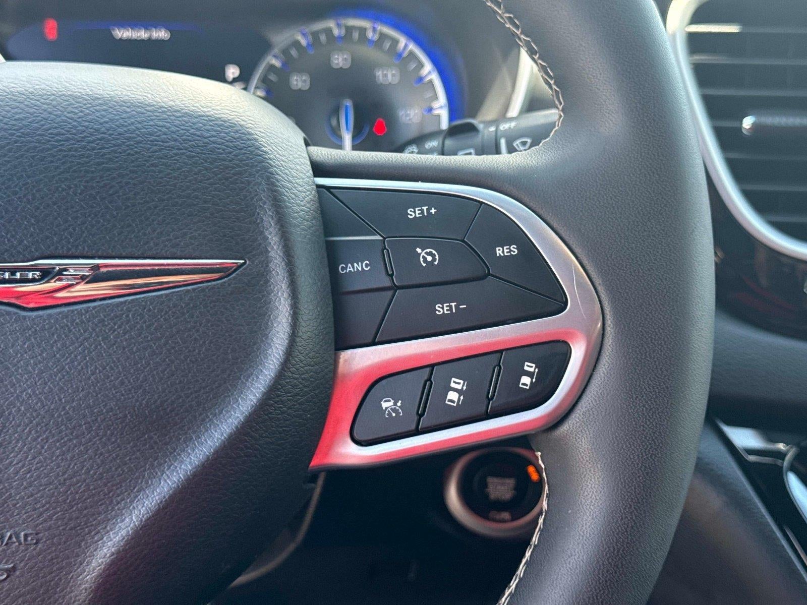 2025 Chrysler Pacifica Select