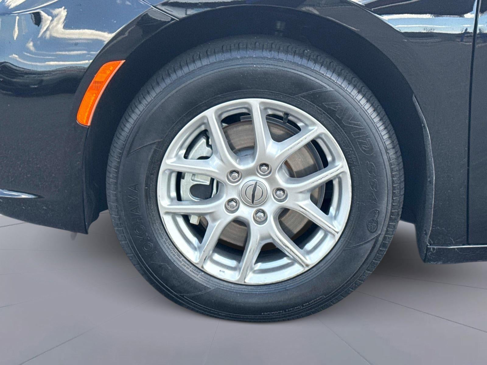 2025 Chrysler Pacifica Select