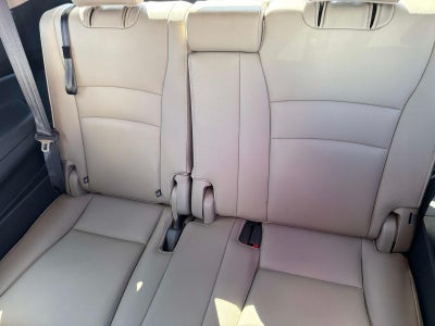 2020 Honda Pilot Touring w/Rear Captain's Chairs
