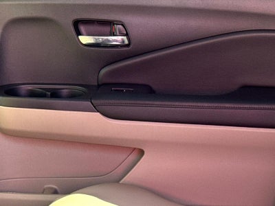 2020 Honda Pilot Touring w/Rear Captain's Chairs