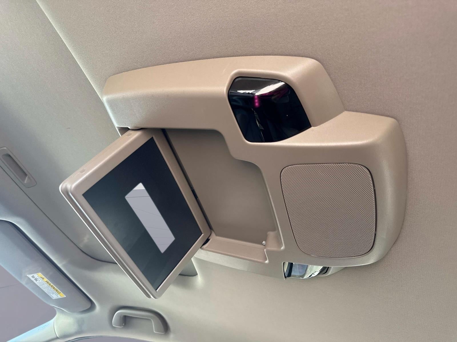 2020 Honda Pilot Touring w/Rear Captain's Chairs