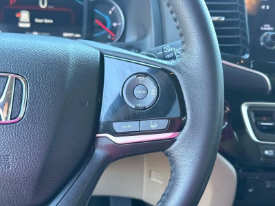 2020 Honda Pilot Touring w/Rear Captain's Chairs