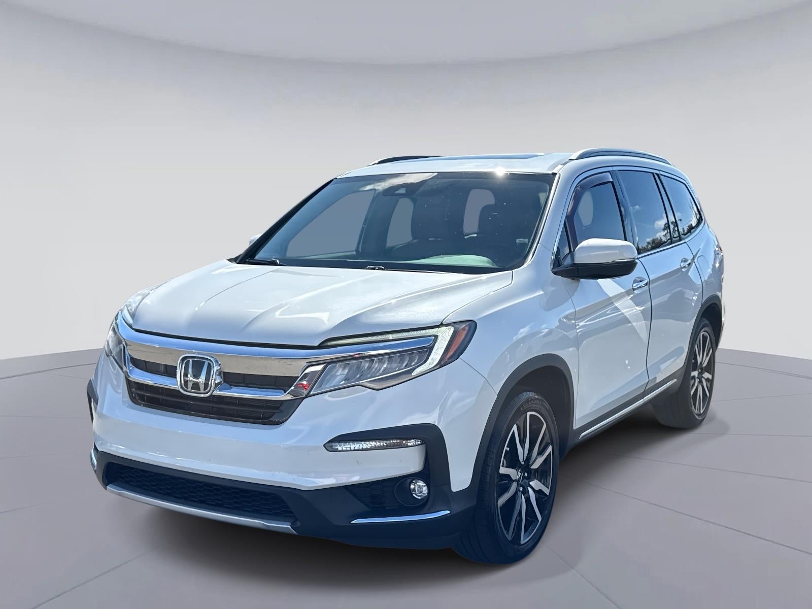 2020 Honda Pilot Touring w/Rear Captain's Chairs