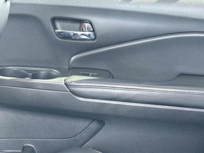 2022 Honda Pilot Touring w/Rear Captain's Chairs