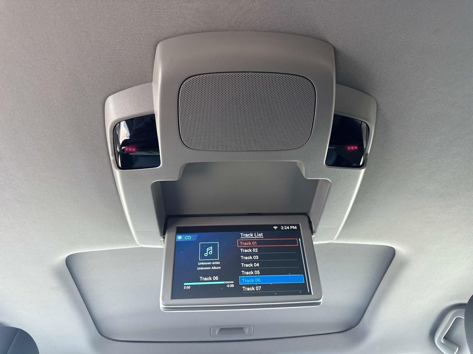 2022 Honda Pilot Touring w/Rear Captain's Chairs