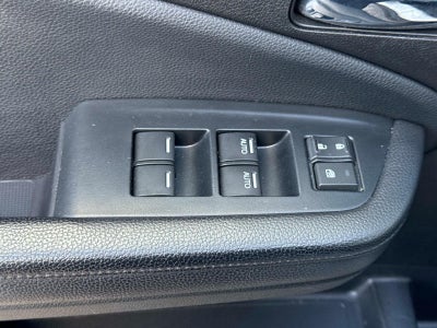 2022 Honda Pilot Touring w/Rear Captain's Chairs