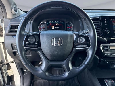 2022 Honda Pilot Touring w/Rear Captain's Chairs